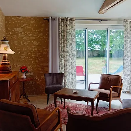 Chateau De Bellevue - La Longere Proche Du Puydufou 아파트